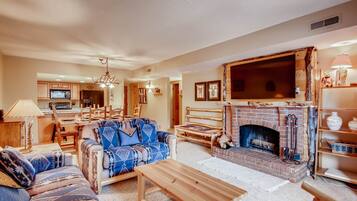 Condo, 2 Bedrooms | Interior