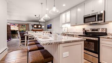 Huoneisto, 2 makuuhuonetta | Yksityinen keittiö | Jääkaappi, kahvin-/teenkeitin, leivänpaahdin