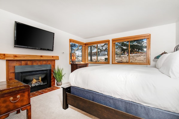 Condo, 2 Bedrooms | 2 bedrooms, individually decorated, individually furnished