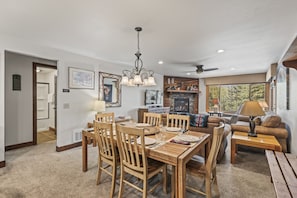 Dining - Snow Flower 056 3 Bedroom Condo by RedAwning (Park City)