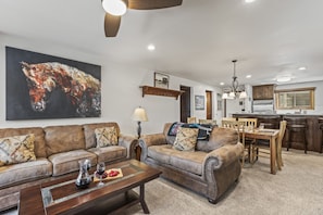 Living area - Snow Flower 056 3 Bedroom Condo by RedAwning (Park City)