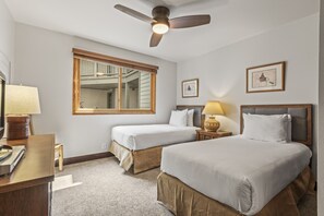 3 bedrooms, individually decorated, individually furnished - Snow Flower 056 3 Bedroom Condo by RedAwning (Park City)