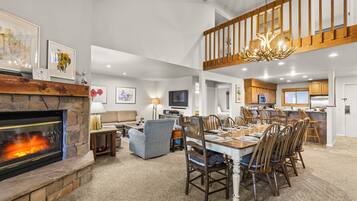 Condo, 5 Bedrooms | Dining