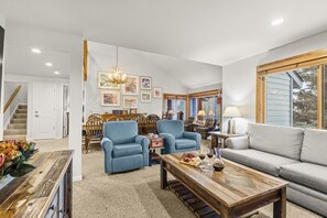Condo, 5 habitaciones | Área de sala de estar
