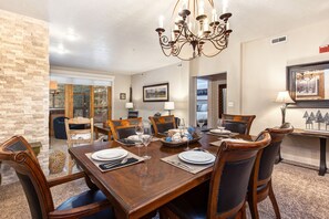 Condo, 3 Bedrooms | Dining