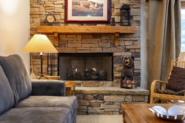 Condo, 2 Bedrooms | Living area