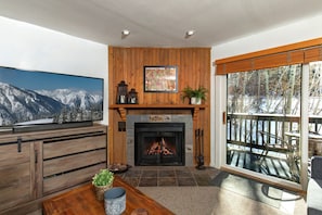 Condo, 2 Bedrooms | Interior