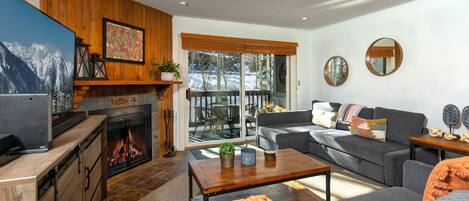 Condo, 2 Bedrooms | Living area