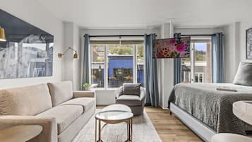 Studio | Living area