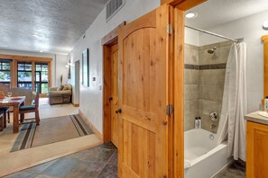 Apartment, 3 Schlafzimmer | Badezimmer