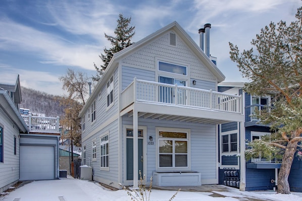 House, 5 Bedrooms | Exterior