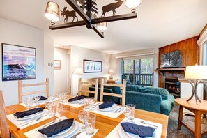 Condo, 2 Bedrooms | Dining