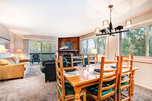 Condo, 2 Bedrooms | Living area