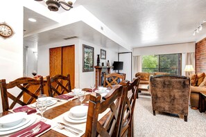 Condo, 2 Bedrooms | Dining