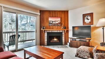 Condo, 2 Bedrooms | Interior