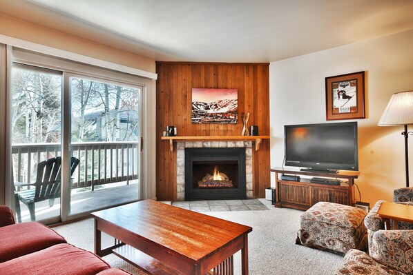 Condo, 2 Bedrooms | Interior