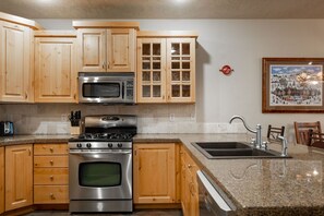 Private kitchen - Town Pointe A202 3 Bedroom Condo by RedAwning (Park City)