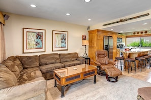 Condo, 2 Bedrooms | Living area