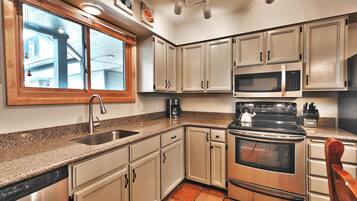 Appartamento, 2 camere da letto | Cucina privata | Frigorifero, macchina per tè/caffè, tostapane