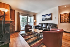 Condo, 2 Bedrooms | Living room