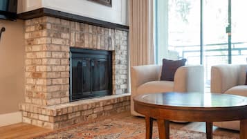 Condo, 1 Bedroom | Dining