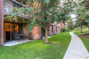 Condo, 2 Bedrooms | Exterior