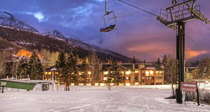 Snow Flower 152 2 Bedroom Condo by RedAwning