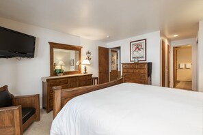 Condo, 3 Bedrooms | 3 bedrooms, individually decorated, individually furnished
