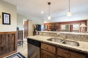 Condo, 2 quartos | Parte interna