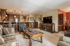 Condo, 2 Bedrooms | Interior