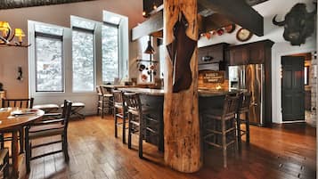 Townhome, 5 Bedrooms | Dining