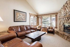 Living area - Snow Flower 076 4 Bedroom Condo by RedAwning (Park City)