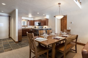 Dining - Snow Flower 076 4 Bedroom Condo by RedAwning (Park City)