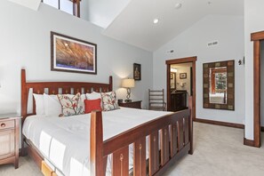 Condo, 4 quartos | 4 quartos, individualmente decorados, individualmente mobiliados