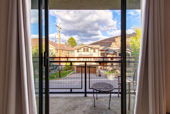 Condo, 2 Bedrooms | Interior