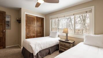 Apartment, 2 Schlafzimmer | 2 Schlafzimmer, individuell dekoriert, individuell eingerichtet