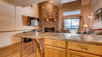 Condo, 1 quarto | Cozinha privada | Geladeira, cafeteira/chaleira, torradeira