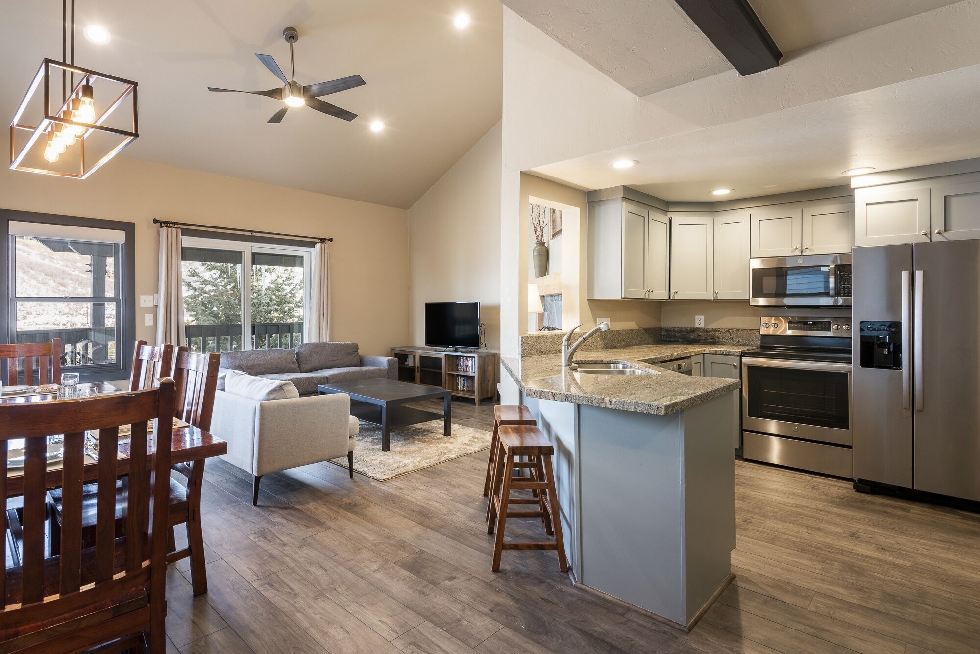 Townhome, 4 Bedrooms | Private kitchen