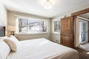 2 bedrooms, individually decorated, individually furnished - Snow Flower 110 2 Bedroom Condo by RedAwning (Park City)