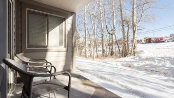 Appart'hĂŽtel, 2 chambres | Terrasse/Patio