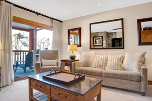 Studio | Living area