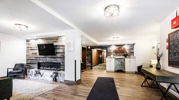 Condo, 2 Bedrooms | Living area