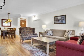 公寓式客房, 2 间卧室 | 起居区