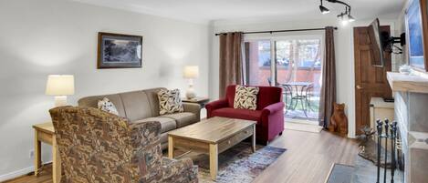Condo, 2 Bedrooms | Living area