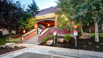 Condo, 2 Bedrooms | Exterior