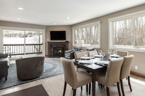 Condo, 2 Bedrooms | Dining