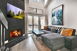 Condo, 2 Bedrooms | Living area