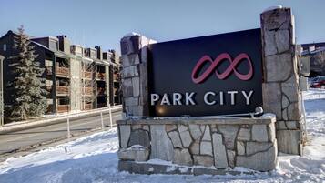 Condo, 2 Bedrooms | Front of property