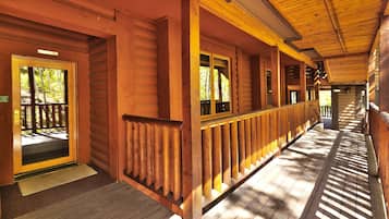 Condo, 2 Bedrooms | Property grounds