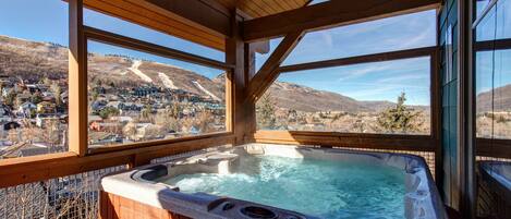 Leilighet, 3 soverom | Innendørs boblebad